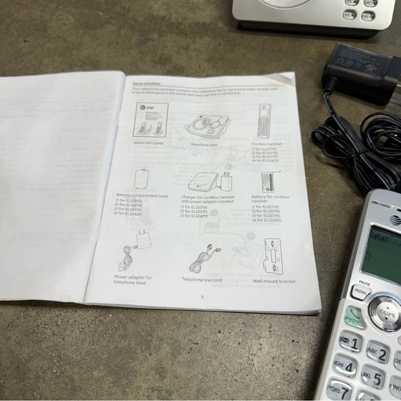 AT&T EL52319 DECT 6.0 Cordless Phone System w/ 3 Handsets Answering Machine - Picture 9 of 9